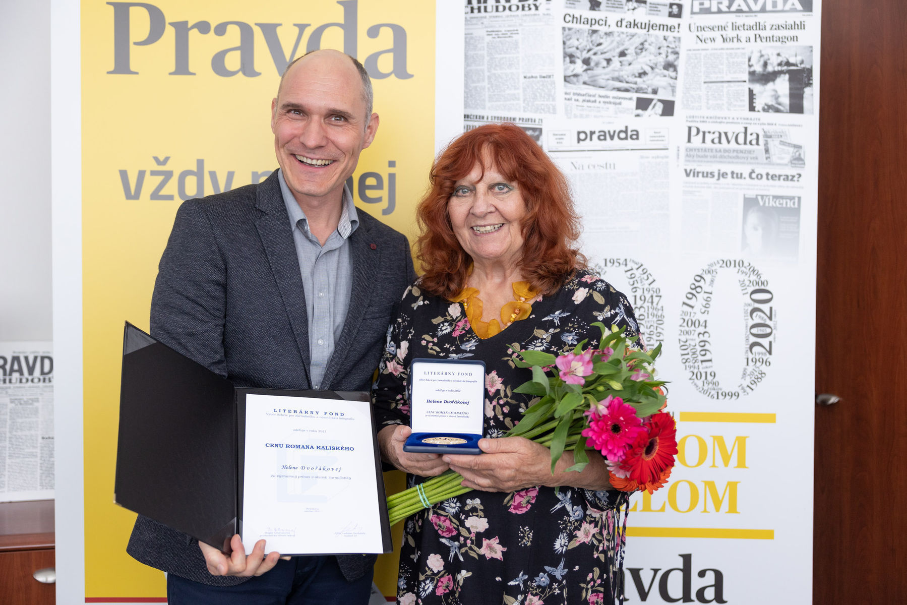 Šéfredaktor Pravdy Jakub Prokeš gratuluje...