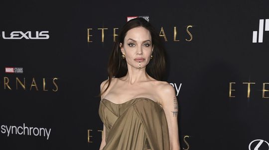 Herečka Angelina Jolie prišla na premiéru...
