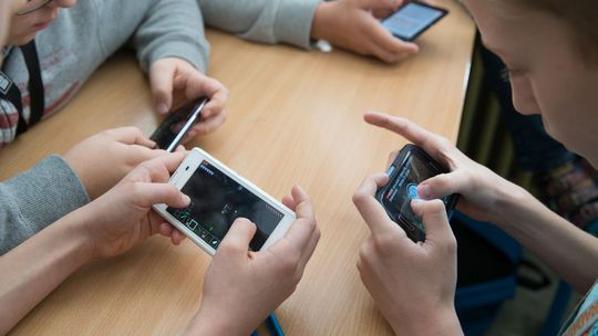 Tisíce ruských detí sa sťažujú Putinovi pre zákaz populárnej hernej platformy. Chcú opustiť krajinu