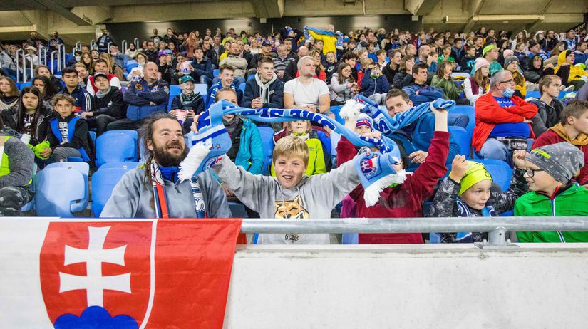 Fanúšikovia Slovana počas zápasu s Lincolnom...