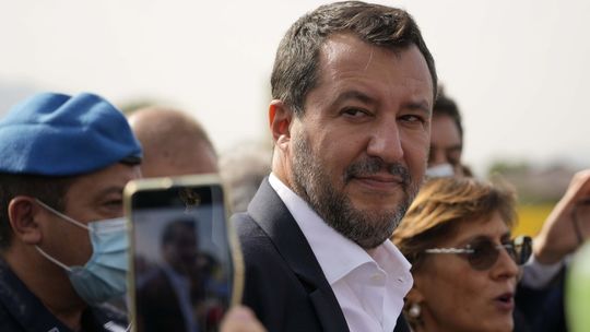 Salvinimu hrozí za blokovanie lode s migrantmi až 15 rokov väzenia