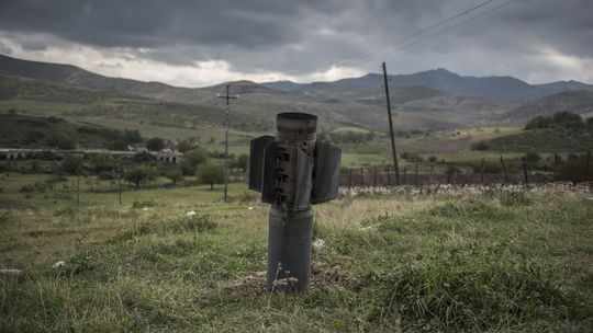 Zakázanú kazetovú muníciu používajú v konflikte na Ukrajine obe strany