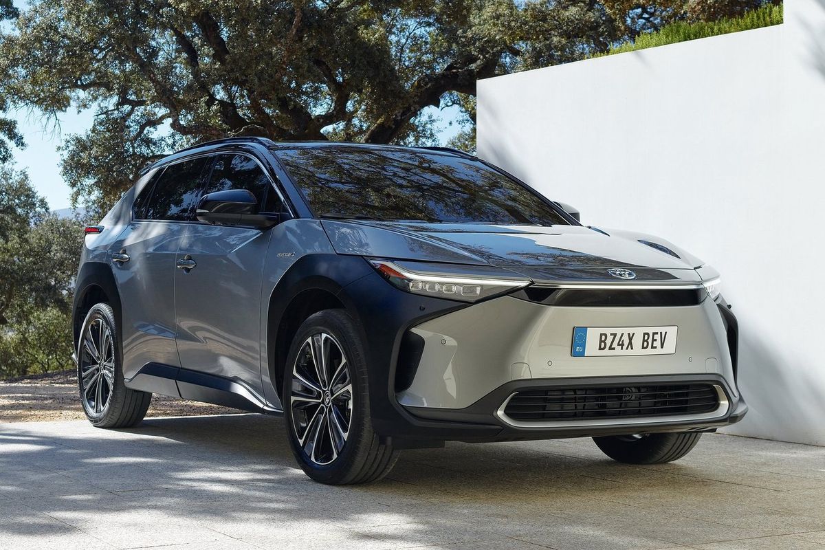 Toyota pri bZ4X tvrdila, že nabíjanie zvládne...