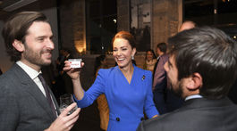 Duchess Kate of Cambridge offers guests a cup with ...