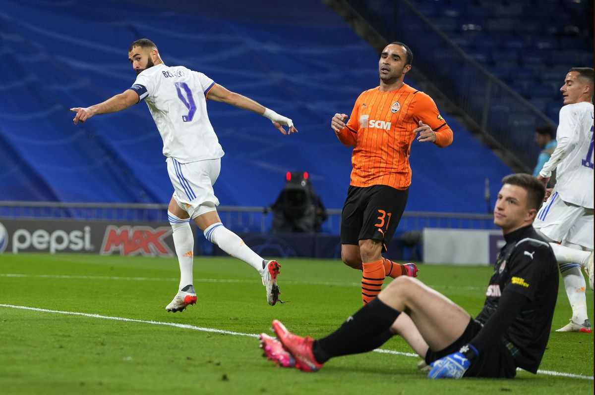 Karim Benzema scored both goals of Real in the match ...