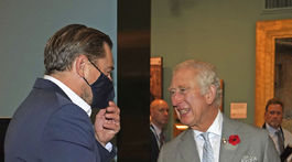 Princ Charles a Leonardo DiCaprio na výstave v...