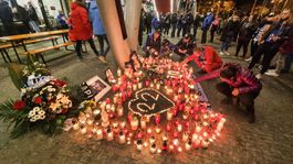 Fans light candles in memory of Dušan ...