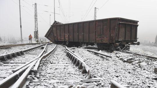 Vo Švédsku sa vykoľajilo 38 vagónov so železnou rudou