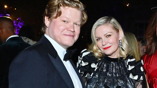 Herec Jesse Plemons a jeho životná partnerka -...