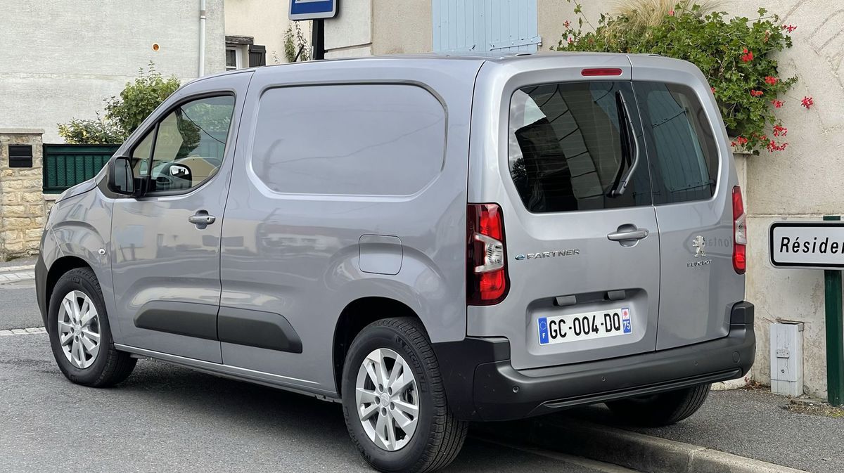 Peugeot e-Partner sa zvonku od...