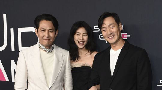 Zľava: Lee Jung-jae, Jung Hoyeon a Park Hae Soo...