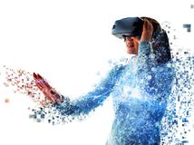 virtuálna realita, IT, digitálne zručnosti, žena, virtuálne okuliare, moderné technológie