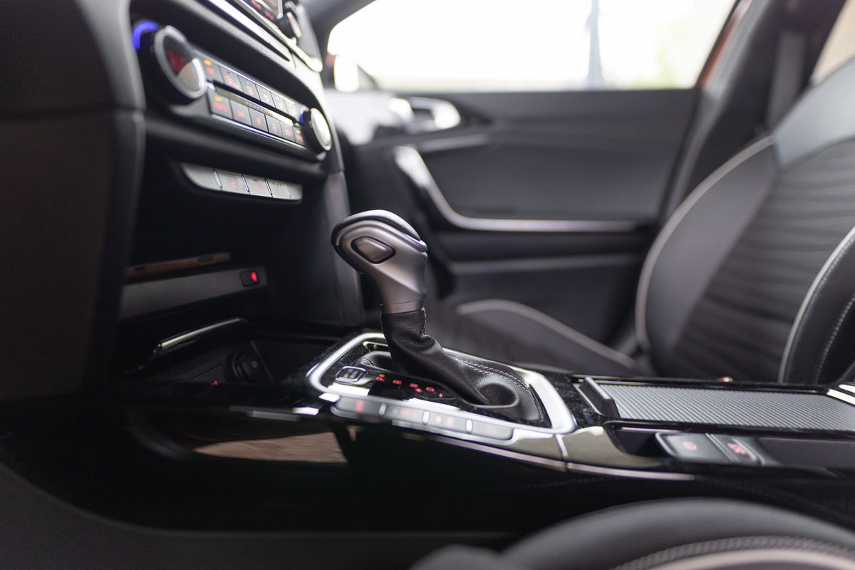 Sedemstupňový dvojspojkový automat má klasickú...