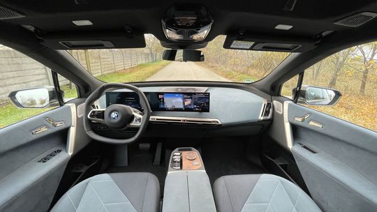 BMW iX xDrive50 (2021)