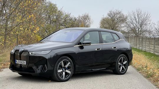 BMW iX xDrive50 (2021)