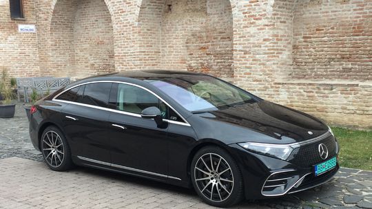 Mercedes-Benz EQS - prvá jazda 2021