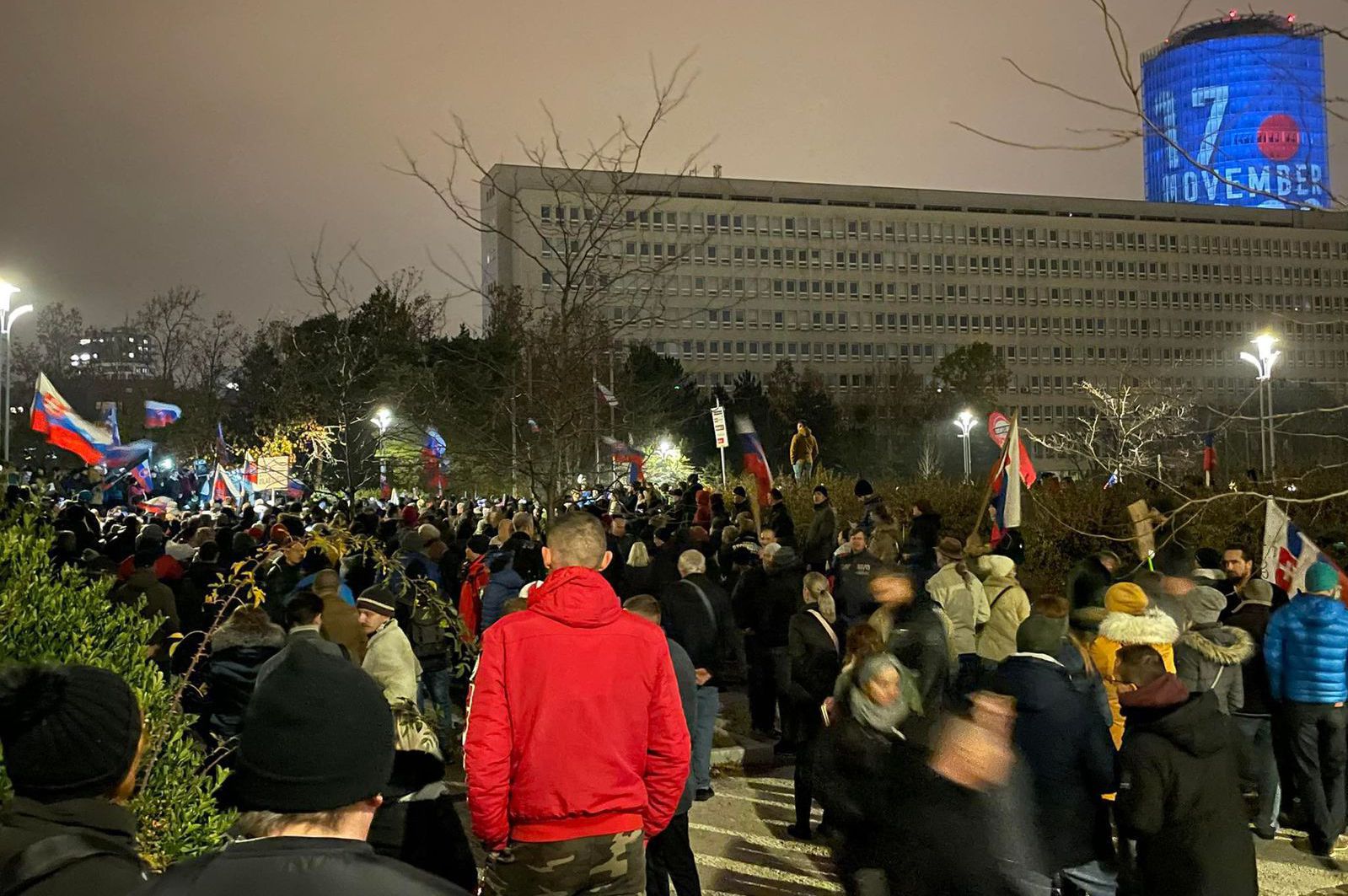 Protest neďaleko Úradu vlády na Námestí slobody...