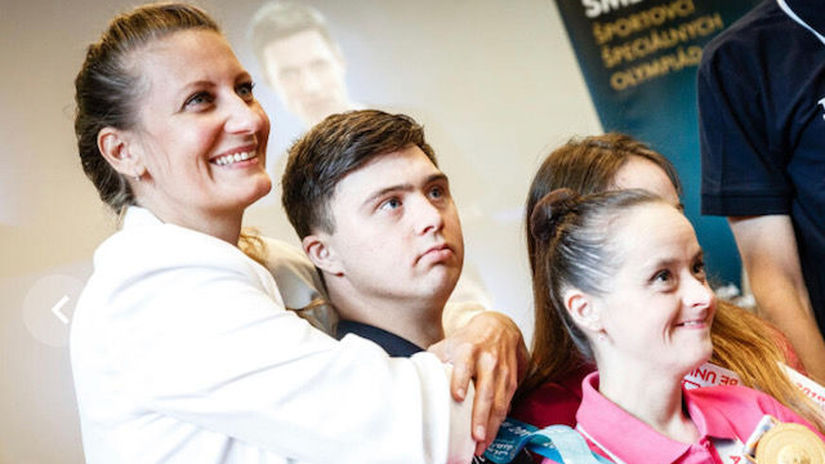 Dominika Nestarcová so športovcami zo...