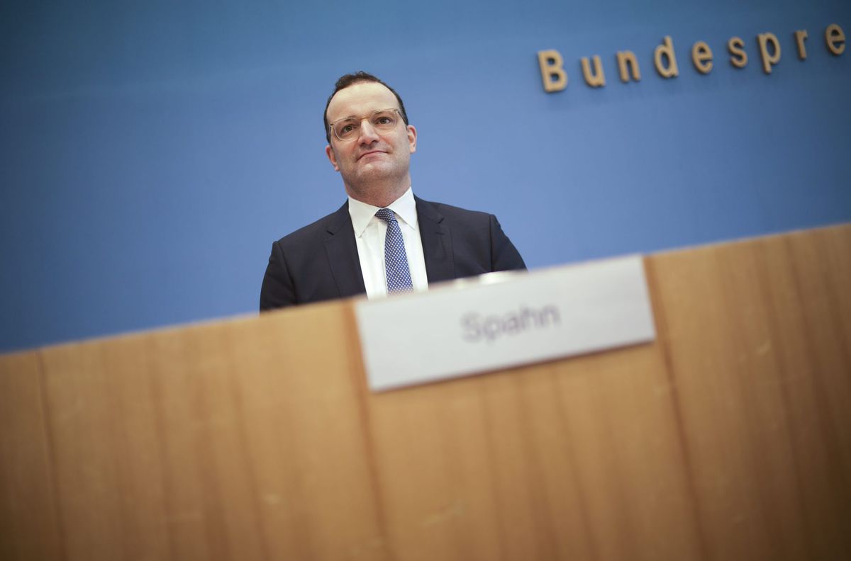 Opozičný politik Jens Spahn kritizuje štedré...