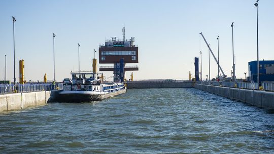 Na snímke zmodernizovaná pravá plavebná komora...