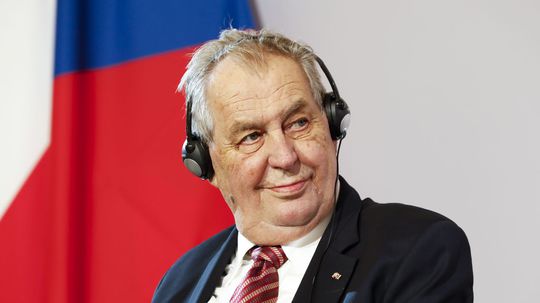 Miloš Zeman poslal do Moskvy veniec na hrob Gorbačova