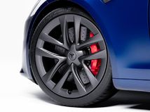 Tesla S Plaid - keramické brzdy