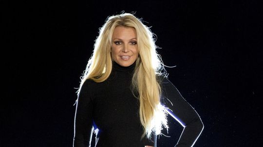 Lascívny tanec okolo manažéra, pár dní predtým celkom nahá na pláži: Britney oslávila 42 rokov divoko, ale malo to aj nežné momenty...