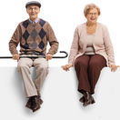 seniori, penzisti, dôchodcovia, sedenie, úsmev