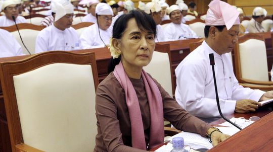 Aun Schan Su Ťij odsúdili na štyri roky väzenia