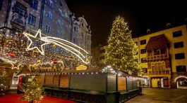 Zatvorené stánky na vianočných trhoch v...