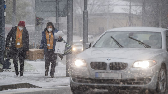 Bratislava sa pripravuje na výdatné sneženie, napadnúť tu môže do 25 cm snehu