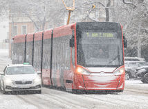 Na Bratislavu sa sypal sneh