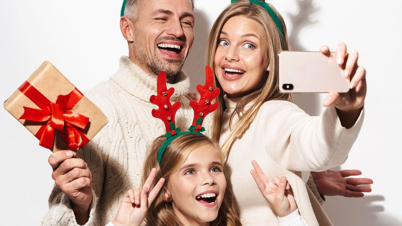 rodina, darček, selfie, Vianoce, úsmev