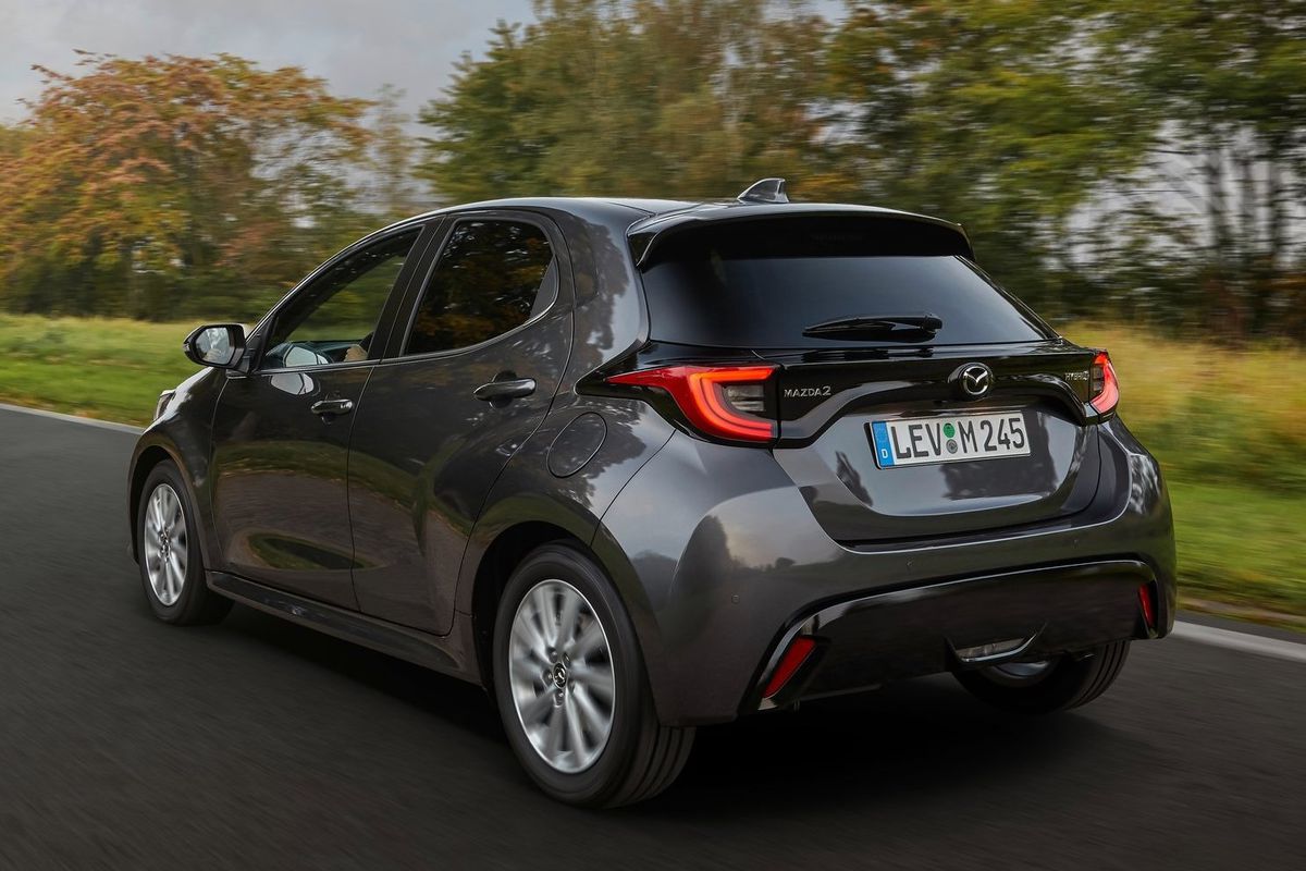 Nová Mazda 2 bude výlučne hybridom. Toyota...
