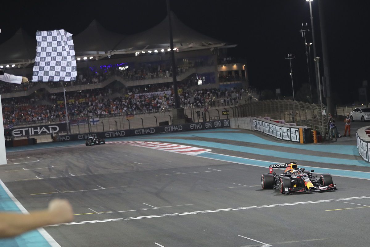 Max Verstappen na cieľovej rovinke VC Abú Zabí.
