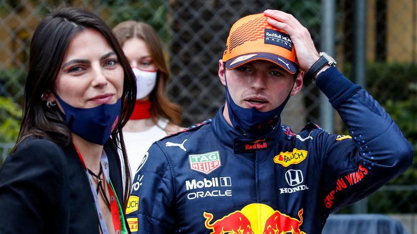 Kelly Piquetová s Maxom Verstappenom na okruhu...
