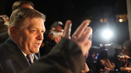 Zadržanie a prepustenie Roberta Fica.