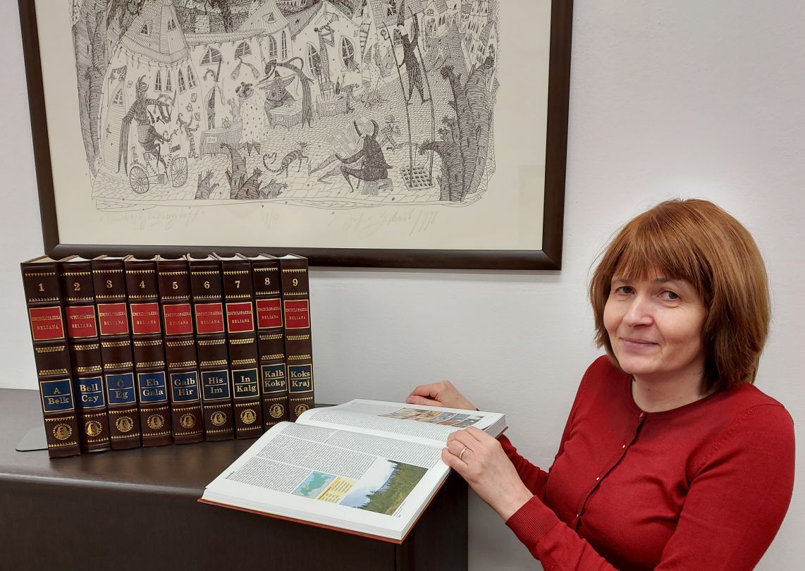 Viera Tomová so všetkými zväzkami Encyclopaedie...
