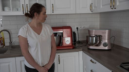 Mama dostala nový ružový mixér a už sa teší,...