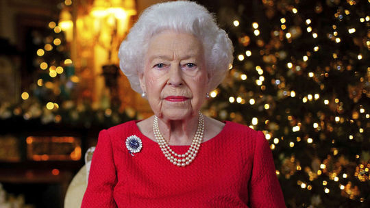 Kráľovná Alžbeta II. na zábere z 23.12. 2021...
