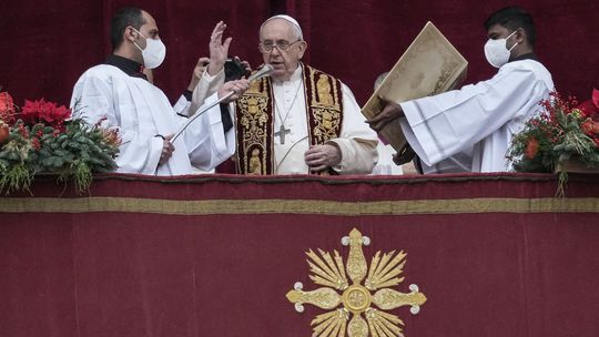 Pápež vo vianočnom posolstve vyzval na dialóg v čase pandemickej izolácie