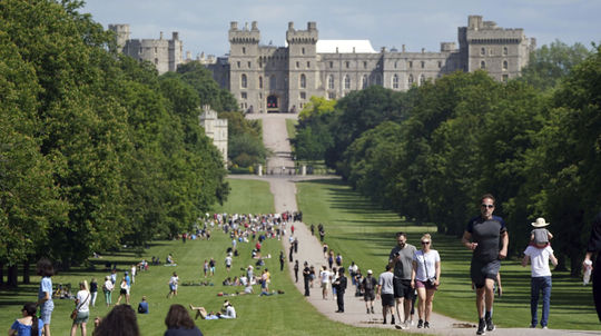 Ozbrojený muž prenikol do areálu britského kráľovského hradu Windsor, zadržali ho