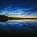 Nocne svietiace oblaky 5. jula 2020 nad rybnikom Hradek. 