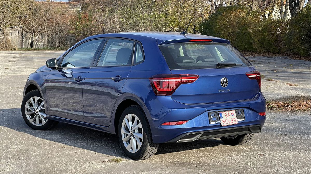 Vzadu máte LED svetlá s dynamickými smerovkami...