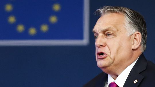 Orbán chce zobchodovať súhlas so sankciami, tvrdí politológ 
