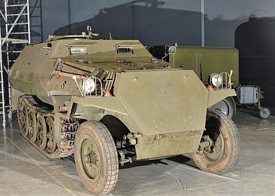 Obrnený kolesovo-pásový transportér OT-810,...