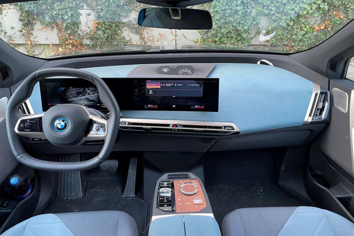 Je to BMW? Pri pohľade do kabíny sa tají dych....