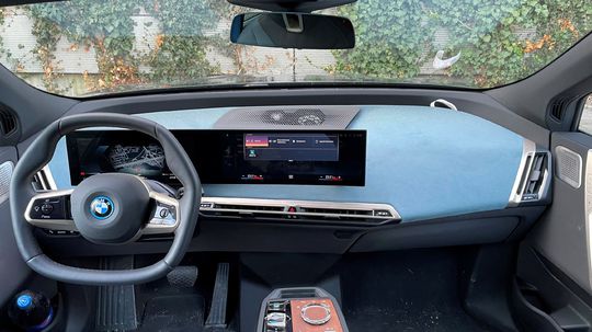 BMW iX xDrive40 - test 2021