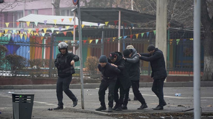 Kazachstan polícia zadržanie protest demonštrácia