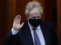 Británia koronavírus Johnson opatrenia omikron